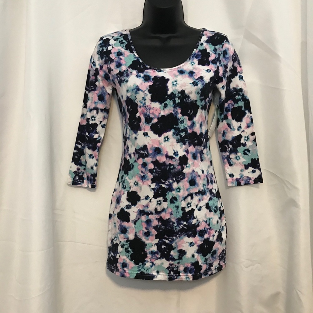 Decree 3/4 sleeve tunic sz.S NWT